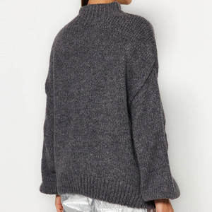Pull en maille épaisse gris foncé pour femme, col montant, haut décontracté et ample pour l'hiver, idéal pour la détente - Product Image 2