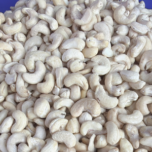 Meilleur prix pour les noix de cajou bio entières Jumbo W180 W210 Santigo Cashew sans taxes - Product Image 1