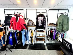 เสื้อตกปลาแบบซับลิเมชั่น UPF 50 เสื้อป้องกันรังสียูวีสำหรับผู้ชาย เสื้อตกปลาโพลีเอสเตอร์แบบสวมหัว เสื้อกันแดดสำหรับผู้ใหญ่ สีฟ้า สีเขียว สีแดง - Product Image 5