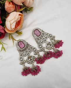 Boucles d'oreilles pendantes Jhumki ethniques en cristal taillé radiant, bijoux de créateur pour femmes, pour mariage et occasions festives, vente en gros - Product Image 2