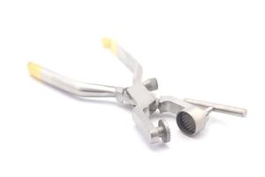 Outil de broyage osseux chirurgical pour usage dentaire, destiné à la collecte, au broyage et à la préparation de greffes osseuses autogènes - Product Image 1