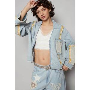 เสื้อแจ็คเก็ตยีนส์ผู้หญิงสีฟ้าอ่อน ยี่ห้อ Veloro รุ่น POL ขอบดิบ ซิปหน้า แต่งลายสก็อตและโครเชต์ ไซส์ S - Product Image 4