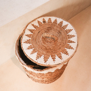 Panier à linge artisanal en jacinthe d'eau naturelle avec couvercle, paniers de rangement pour l'organisation, en coton du Vietnam - Product Image 4