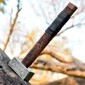 Martillo de Acero al Carbono Forjado a Mano de Grado Industrial, Grabado con Diseño Vikingo, Mango de Madera, Personalizable OEM, Fabricado por Edge Master - Product Image 5