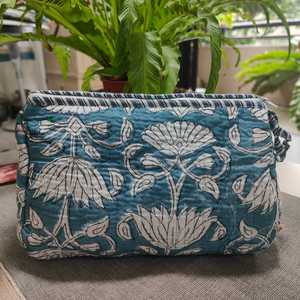 Trousse de Toilette Matelassée en Coton Faite Main Indienne pour Cosmétiques, Kit de Voyage pour Petites, Moyennes et Grandes Tailles, Étui de Maquillage Imprimé au Bloc avec Éponge - Product Image 6