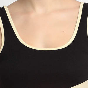 Camiseta sin mangas personalizada para mujer, corte ajustado, color negro y blanco, cuello redondo, deportiva, sin mangas, chaleco para mujer. - Product Image 4