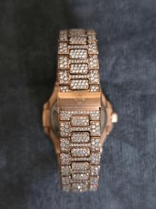 Montre élégante en acier inoxydable avec mouvement ETA, design unique, luxe, clarté VVS, diamant moissanite, quartz, pour les occasions spéciales et les affaires - Product Image 2