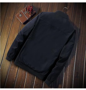 เสื้อแจ็คเก็ตคอตั้งสีเขียวป่า-น้ำตาลกาแฟ สำหรับผู้ชาย พรีเมียม แคชชวล รับผลิตแบบ OEM แบรนด์ส่วนตัว เสื้อคลุม - Product Image 5