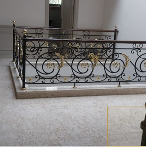 Panneau de balustrade moderne en fer forgé noir et laiton avec volutes dorées - Product Image 4