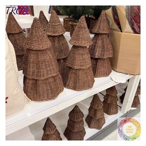Sculpture d'arbre de Noël en rotin naturel pour les intérieurs de boutiques, la décoration des cafés, les présentoirs d'hôtels et la décoration rustique de la maison - Product Image 6