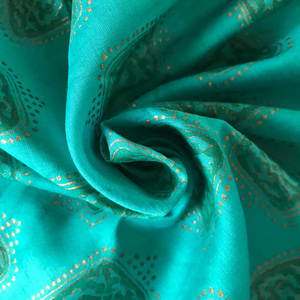 Tela de algodón estampada a mano – Buti floral verde azulado con borde de puntos |   Textiles Artesanales Indios - Product Image 4