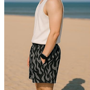 กางเกงขาสั้นตาข่ายพิมพ์ลายซับลิเมชั่นแบบกำหนดเองน้ำหนักเบาสำหรับฤดูร้อน โพลีเอสเตอร์ 100% สำหรับเล่นบาสเก็ตบอลและออกกำลังกาย ลายเปลวไฟ เอวกลาง สำหรับผู้ชาย - Product Image 3