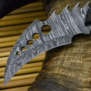 Cuchillo de Caza de Acero de Damasco con Hoja Dentada de Punta Trasera, Mango de Madera y Funda de Cuero para Uso en Exteriores y Camping - Product Image 4