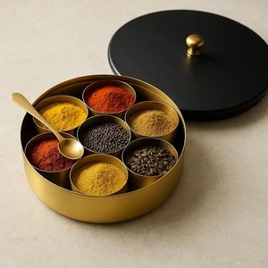 Boîte à épices métallique exclusive avec couvercle décoratif – Rangement de cuisine pour masala, herbes et assaisonnements - Product Image 6