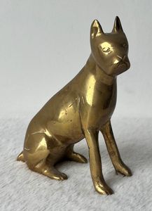 Sculpture de chien moderne en métal, pièce maîtresse pour la décoration de table basse, l'aménagement d'étagères de salon et la collection de cadeaux - Product Image 4