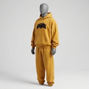 Ensemble de survêtement oversize jaune moutarde pour homme, comprenant un sweat à capuche noir avec lettres en relief et un pantalon de survêtement à jambes larges, en molleton - Product Image 4