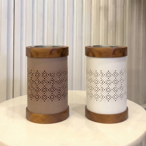 Cet ensemble de brûleurs d'encens en bois et métal présente des motifs découpés au laser complexes et des bordures en bois pour une élégance et une fragrance modernes. - Product Image 5