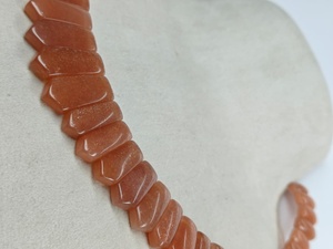 Collar de Piedras Preciosas de Piedra Lunar Naranja Durazno con Cuentas de Corte Rectangular y Aventurinado Brillante para Joyería de Moda - Product Image 2