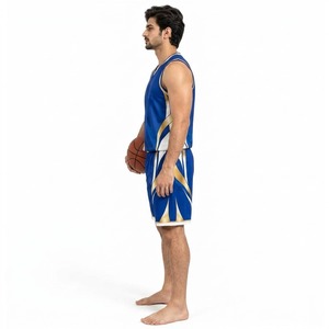 Ensemble d'uniformes de basketball personnalisés : maillot et short respirants, vêtements de sport athlétiques légers pour l'entraînement en équipe, les matchs et les compétitions - Product Image 3