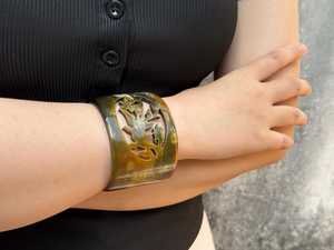Brazalete de Cuerno de Búfalo Hecho a Mano, Moderno y Ecológico, Pulido, con Patrón Natural, Ancho, para Regalo de Boda, ZONA DE ARTESANÍA - Product Image 4