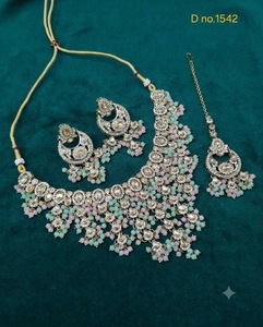 Ensemble de collier de créateur orné de perles de cristal suspendues, de cabochons ovales et de pierres, avec mang tika et boucles d'oreilles, bijoux ethniques tendance pour femmes - Product Image 5