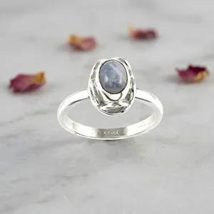 Anillo Tranquil Spirit de Plata de Ley 925 con Piedra Lunar Arcoíris, Joyería Hecha a Mano, Anillo Ovalado con Gema Natural, para Uso Diario - Product Image 3
