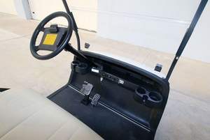 Voiture électrique quatre roues Wu Ling Mini EV 2021, modèle Wuling Golf Cart 2 ST, intérieur blanc, extérieur marron - Product Image 4