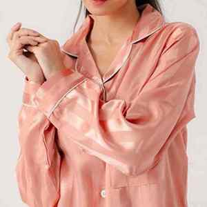 Ensemble de pyjama en satin de soie et coton de luxe pour femme – Tenue de nuit tendance, respirante, confortable, à manches longues et coupe décontractée - Product Image 3