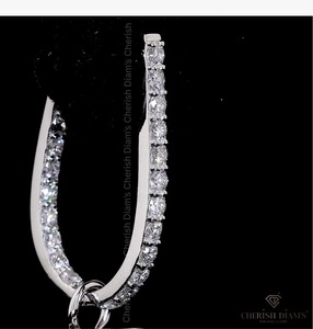Boucles d'oreilles pendantes en diamant de laboratoire taille émeraude, monture halo, or blanc 18 carats, certifiées IGI, 6,05 ct, bijoux fins en diamant pour femme, en solde - Product Image 2