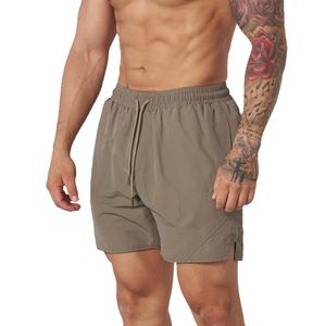 Pantalones cortos de gimnasio para hombre con logotipo personalizado 2025, estilo callejero, patrón sólido, joggers de poliéster ligero, pantalones cortos para correr de verano de 5 pulgadas - Product Image 4
