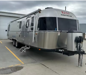 Camping-cars et caravanes d'occasion abordables 2023 2021 2020 Air Classic 33FB Twin 33 pieds avec batteries au lithium 200Ah disponibles - Product Image 2