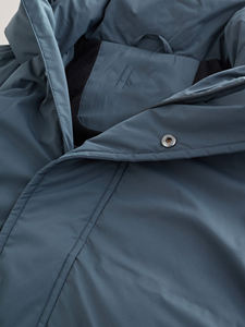 Parka longue matelassée bleu ardoise personnalisée pour homme, manteau d'hiver isolé à capuche, coupe-vent, vêtement d'extérieur urbain, OEM ODM, vente en gros - Product Image 4