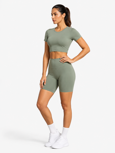 Ensemble de yoga noir 2 pièces pour femme : haut court à col rond et manches longues, short cycliste taille haute côtelé sans couture, tenue de sport - Product Image 2
