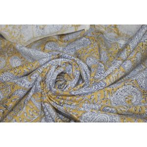 Tissu en coton imprimé à la main avec motif Paisley d'inspiration cachemire, palette jaune ocre et bleu indigo, textile artisanal de Jaipur - Product Image 6