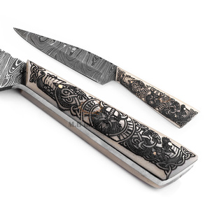 Cuchillo de Caza de Hoja Fija de Acero de Damasco Personalizado - Grado Industrial, 19 cm de Longitud Total - Mango de Hueso de Camello con Grabado Láser - Rúnico - Product Image 4