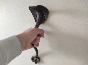 Poignée de portail en fer forgé résistante à la rouille avec motif serpent, style traditionnel, accessoire décoratif pour portail - Product Image 3