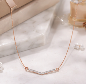 Collar con Colgante de Diamante en Forma de V Minimalista Vintage, Joyería Delicada en Oro Rosa, Elegante para Uso Diario, Regalo para Mujer - Product Image 3