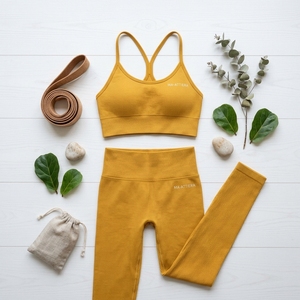 Conjunto de Yoga Acanalado Amarillo Mostaza para Mujer: Top Corto y Leggings de Cintura Alta para Gimnasio, Fitness y Entrenamiento - Conjunto de Dos Piezas - Product Image 5