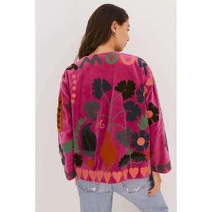 <span class=keywords><strong>Giacca</strong></span> in Cotone <span class=keywords><strong>Fucsia</strong></span> con Ricami Suzani, Motivi Floreali Artistici, Moda Bohémien per Donna, Abbigliamento Autunno-Inverno - Product Image 2