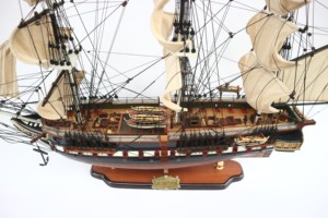 Maqueta de Velero de Madera Pintada a Mano USS CONSTITUTION, Personalizada, Antigua, Coleccionable, Temática Oceánica, de Sobremesa, Ho Chi - Product Image 6
