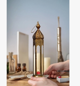 Lanterne décorative de table en métal doré, haute et fine, faite à la main, imprimée UV, style marocain, avec découpes, pour bougie chauffe-plat, décoration intérieure et événements - Product Image 2