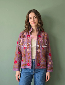 Veste matelassée en coton mauve respirante et écologique, brodée à la main, style floral vintage Suzani, manches longues, hiver - Product Image 3