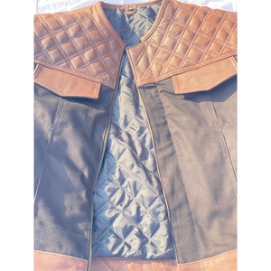 Chaleco de cuero genuino para motociclistas, diseñado para hombres que prefieren un ajuste tradicional con durabilidad, chaleco de cuero vacuno de alta calidad. - Product Image 4