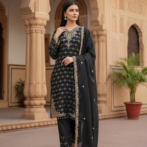 Ensemble Kurti Palazzo en soie GMY brodé de qualité supérieure avec des broderies lourdes et un dupatta de créateur - Product Image 1