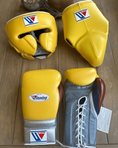 Ensembles de boxe personnalisés en cuir de vachette véritable Winning Pro Punching, haute qualité, avec sangle de poignet réglable et impression sérigraphiée - Product Image 4