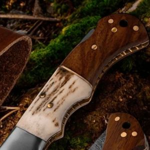 Couteaux de chasse pliants de style artisanal avec manche bleu courbé, embouts métalliques et étui de transport en cuir pour la chasse et le camping - Product Image 6