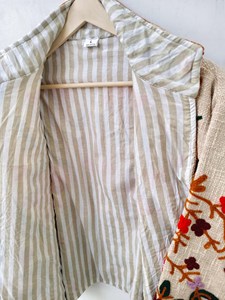 Chaqueta de Algodón Acolchada Suzani Reversible Hecha a Mano, Bordada con Diseño Floral Boho, Transpirable y Ecológica - Product Image 6