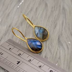 Boucles d'oreilles pendantes en labradorite, argent sterling 925 plaqué or, forme poire, bijoux tendance pour femmes, pour les occasions de mariage et de fête - Product Image 3
