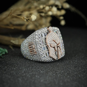 Anillo llamativo para hombre estilo gladiador Hip Hop, con diseño de casco Spartan, con incrustaciones de moissanita talla baguette, de plata de ley 925 chapada en rodio, estilo rapero. - Product Image 3