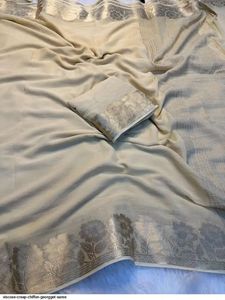 Sari en Georgette de Viscose avec Bordure Florale et Pièce de Blouse Assortie pour Femme – Moderne, Séchage Rapide, Idéal pour Fêtes et Mariages, Facile à Placer - Product Image 4